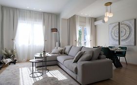 Acropolis Deluxe 2Br Apartment